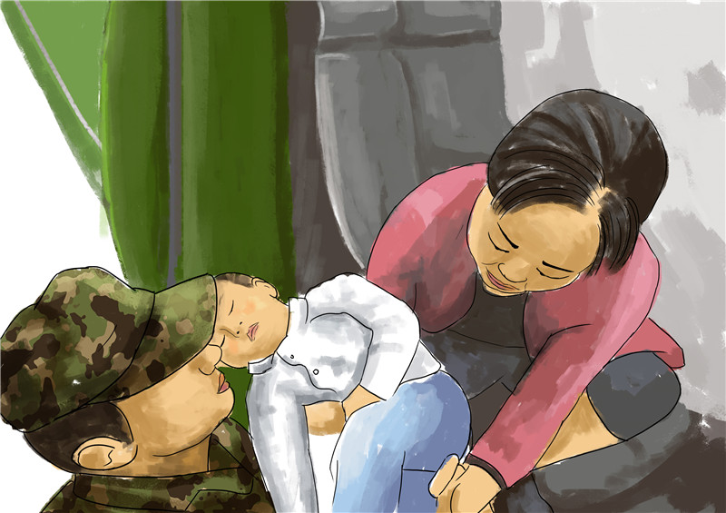 戰(zhàn)士幫助一對(duì)母子搭上軍車.jpg